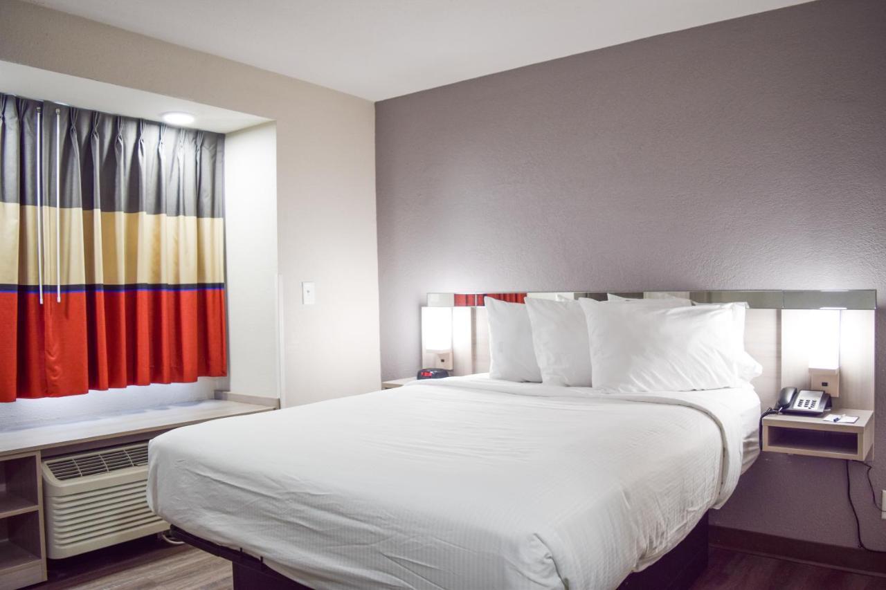 Travelers Inn And Suites 롤리 외부 사진