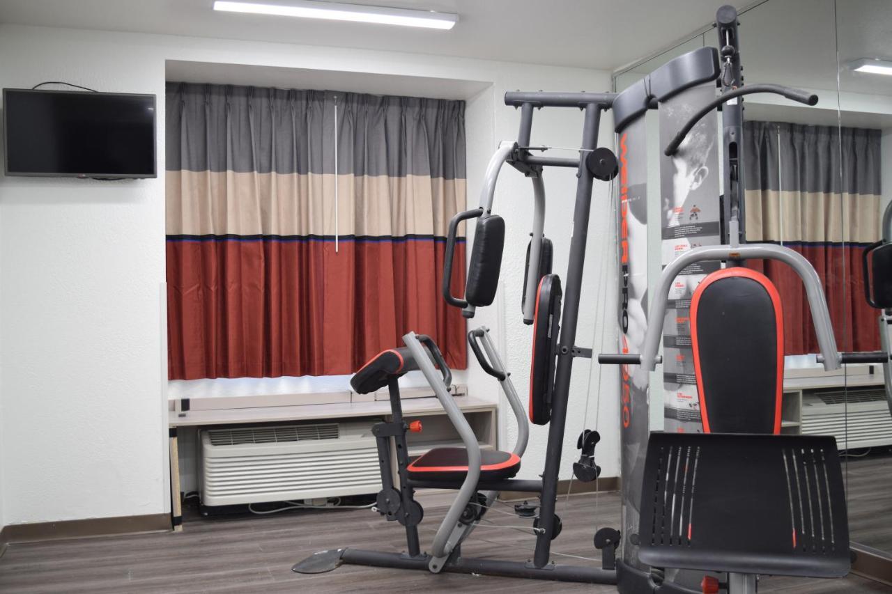 Travelers Inn And Suites 롤리 외부 사진