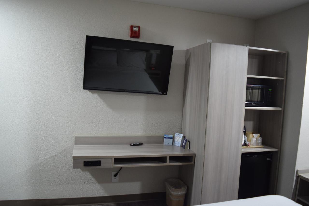 Travelers Inn And Suites 롤리 외부 사진