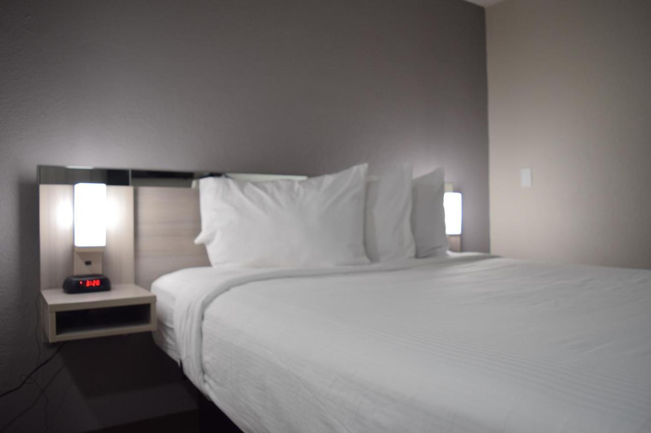 Travelers Inn And Suites 롤리 외부 사진