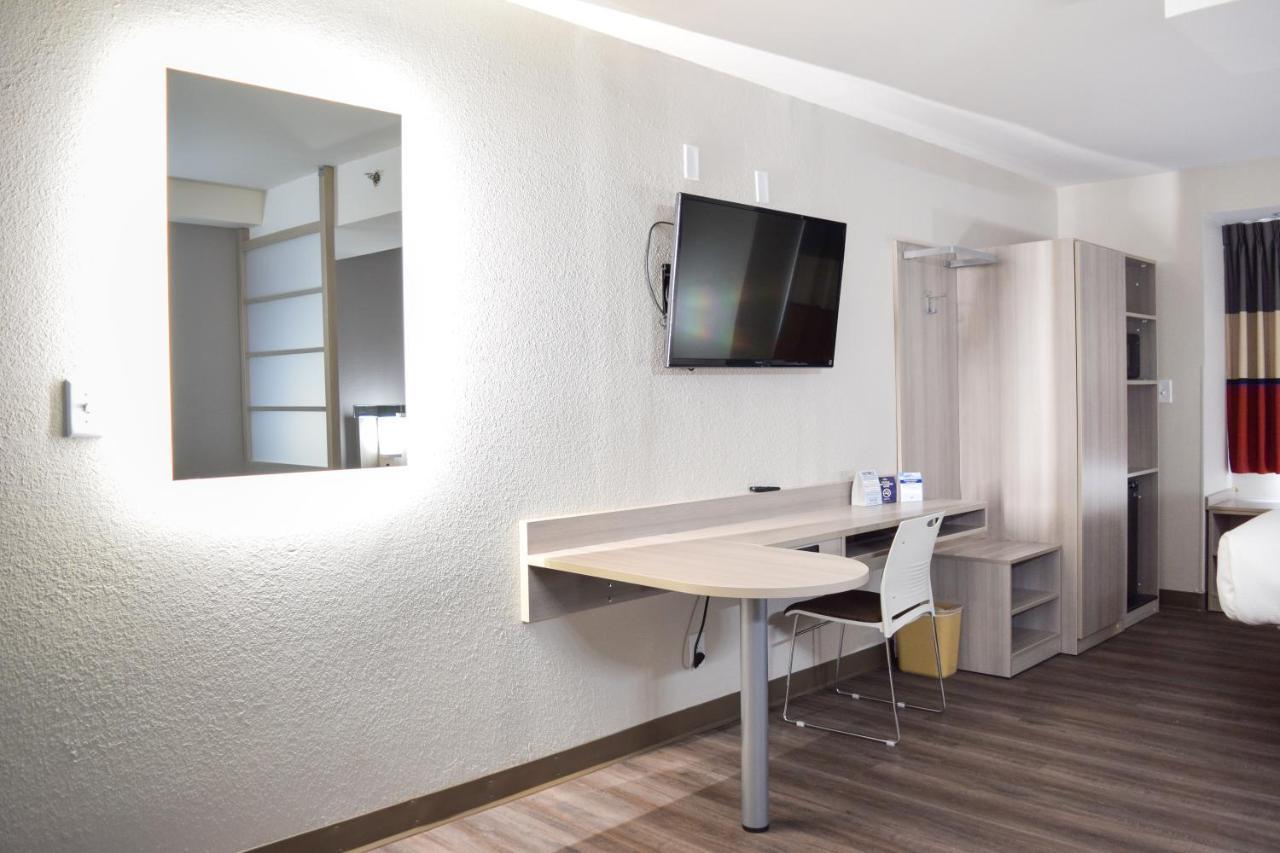 Travelers Inn And Suites 롤리 외부 사진