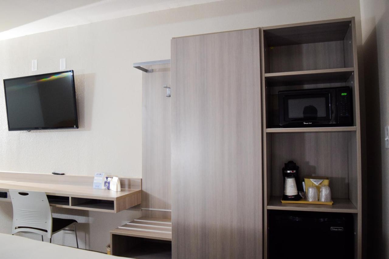Travelers Inn And Suites 롤리 외부 사진