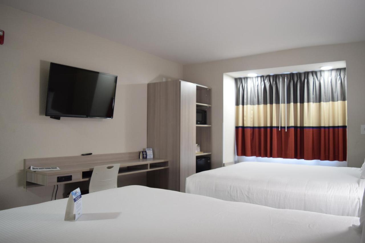 Travelers Inn And Suites 롤리 외부 사진