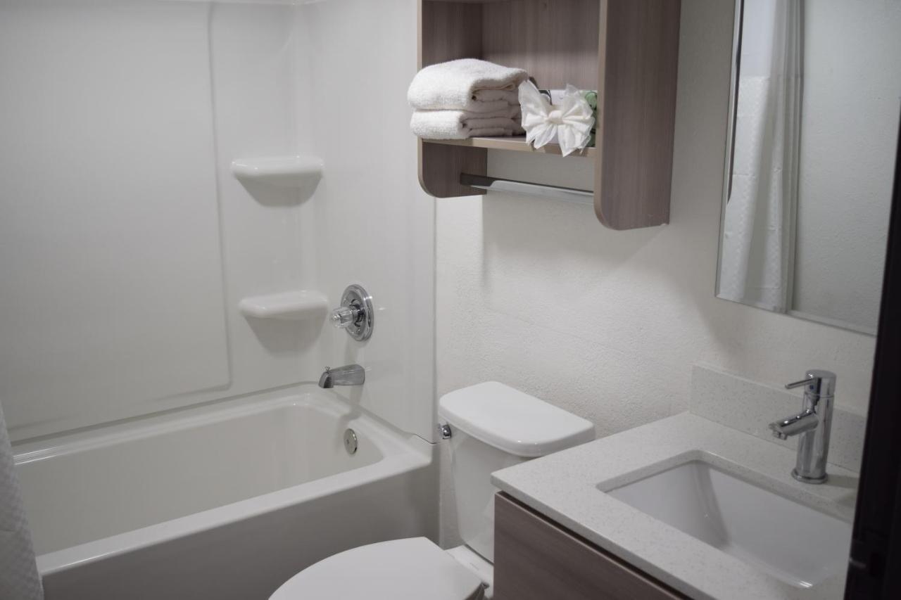 Travelers Inn And Suites 롤리 외부 사진