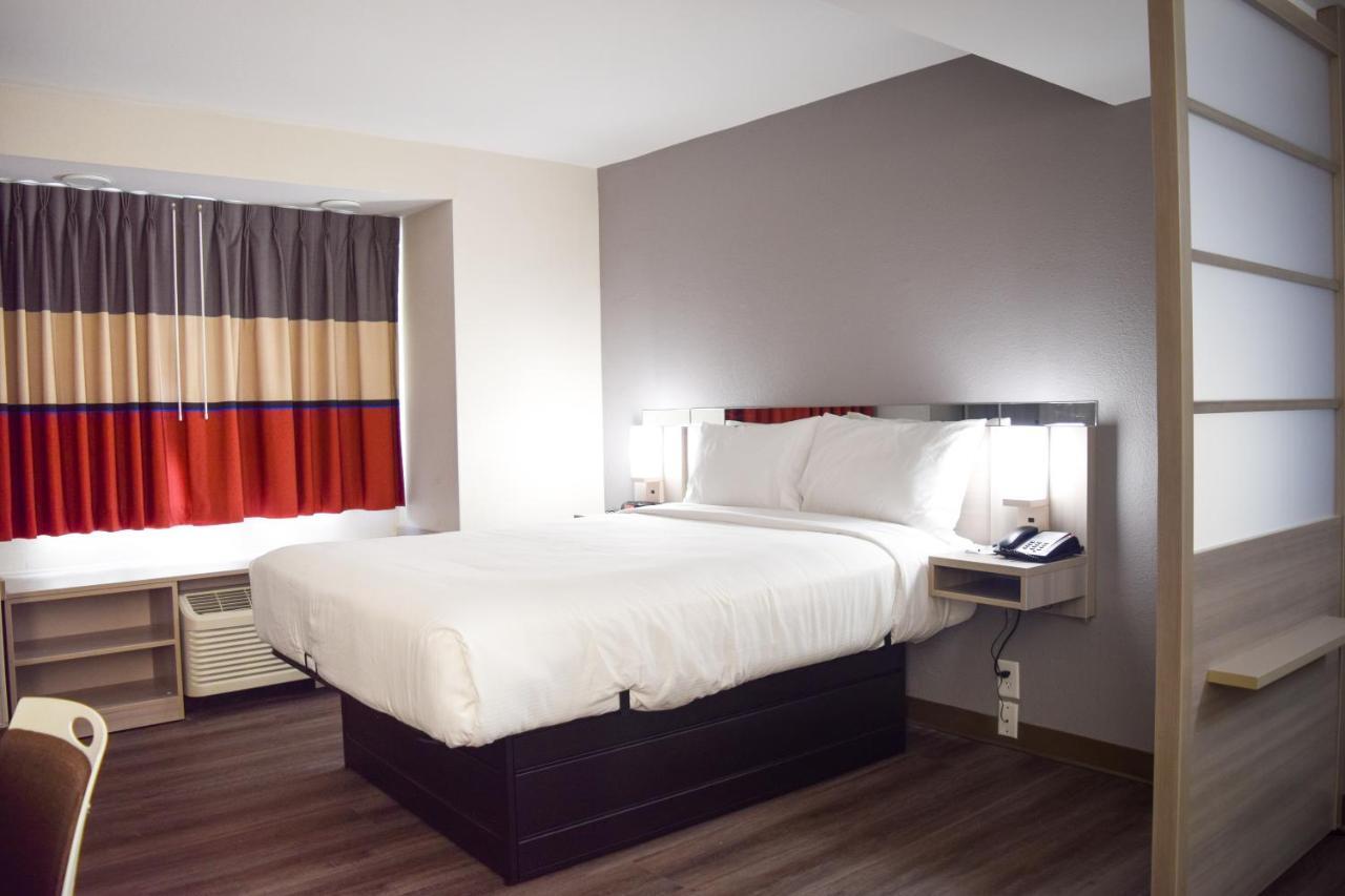 Travelers Inn And Suites 롤리 외부 사진